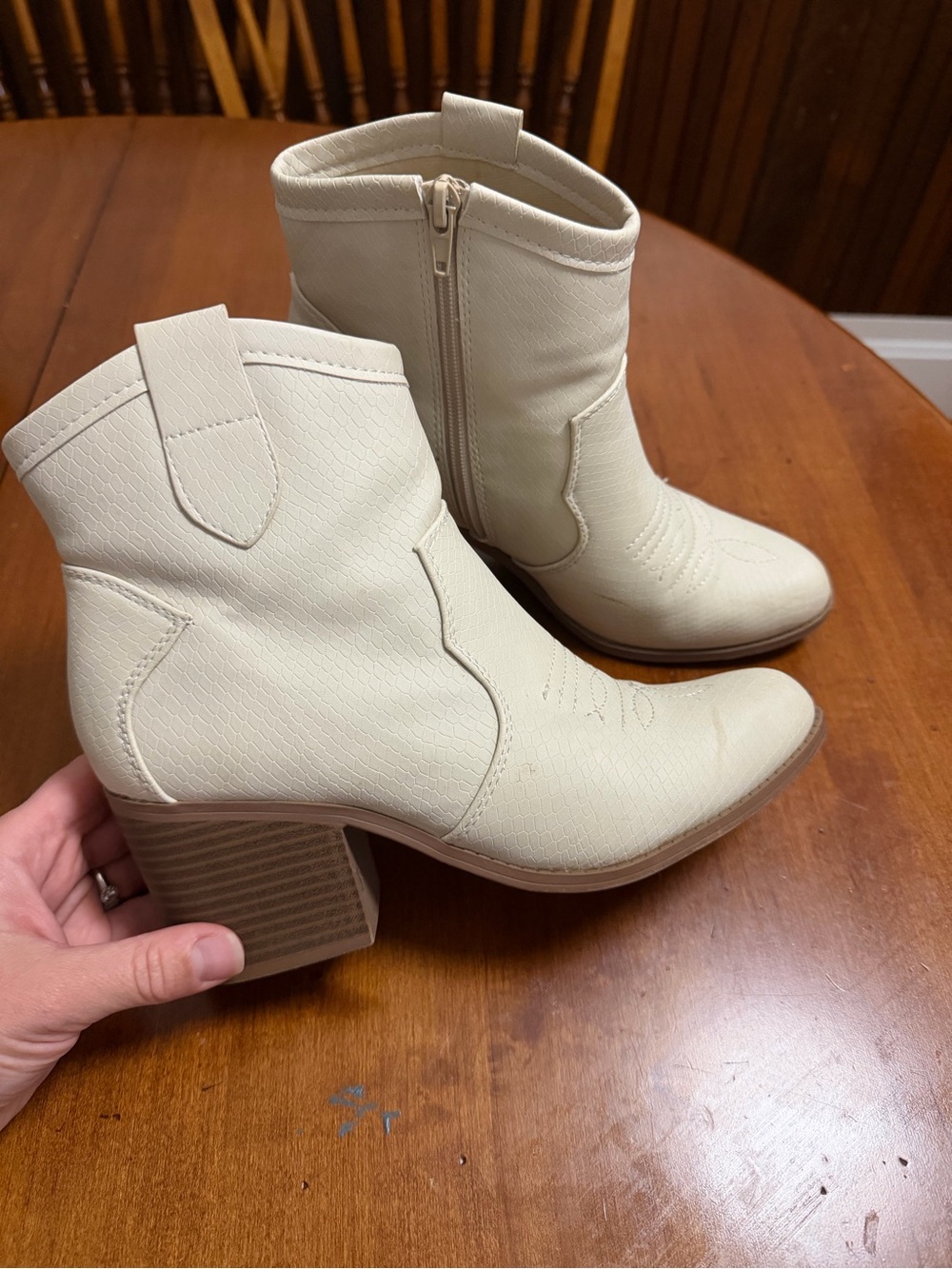 SODA Western Cowboy Ankle Boots White Snakeskin Pointed Toe Heels 7.5